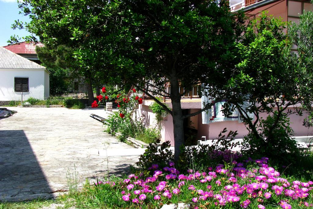 Apartments And Rooms Mare-Monti สตารีกราด-ปาเคลนีซา ภายนอก รูปภาพ