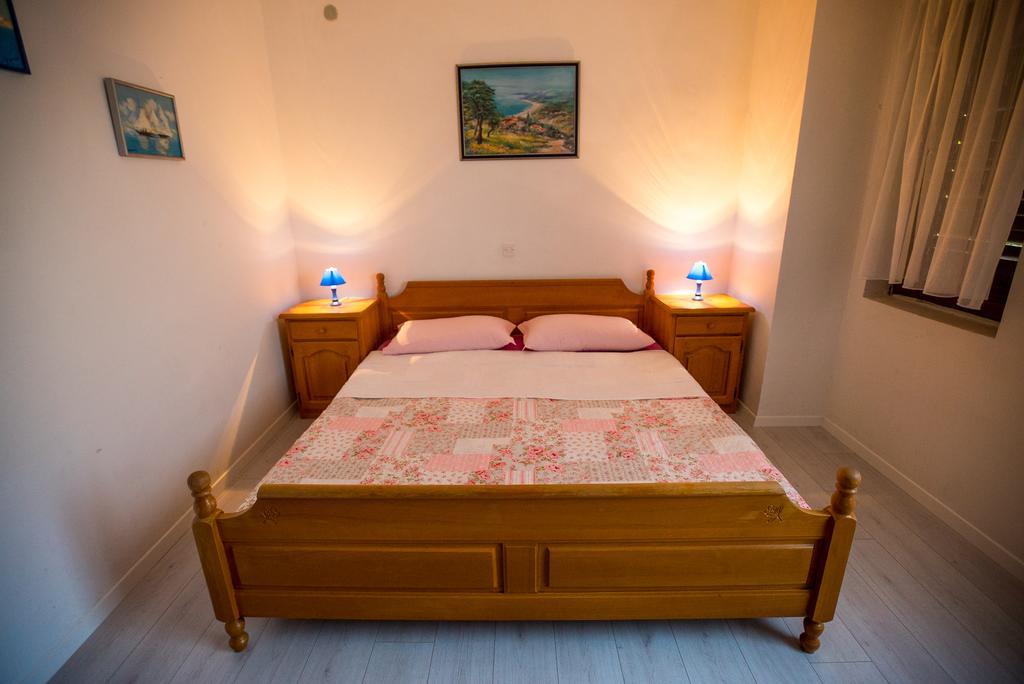 Apartments And Rooms Mare-Monti สตารีกราด-ปาเคลนีซา ภายนอก รูปภาพ