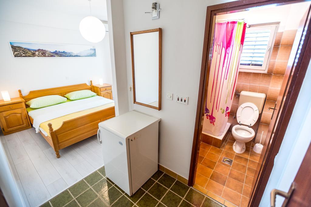 Apartments And Rooms Mare-Monti สตารีกราด-ปาเคลนีซา ภายนอก รูปภาพ