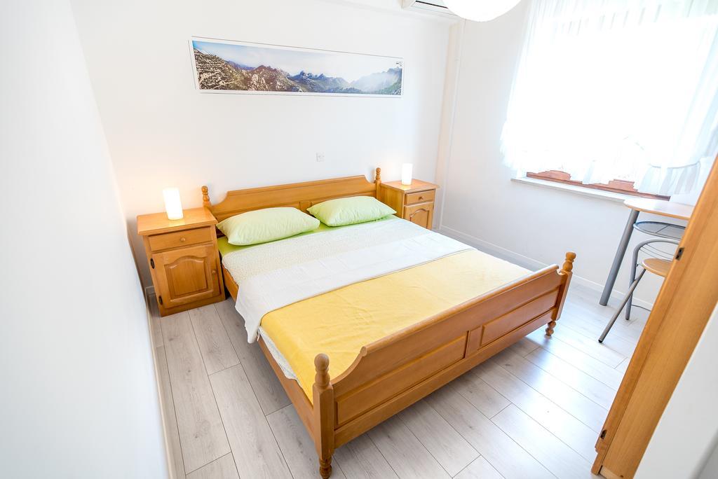 Apartments And Rooms Mare-Monti สตารีกราด-ปาเคลนีซา ภายนอก รูปภาพ