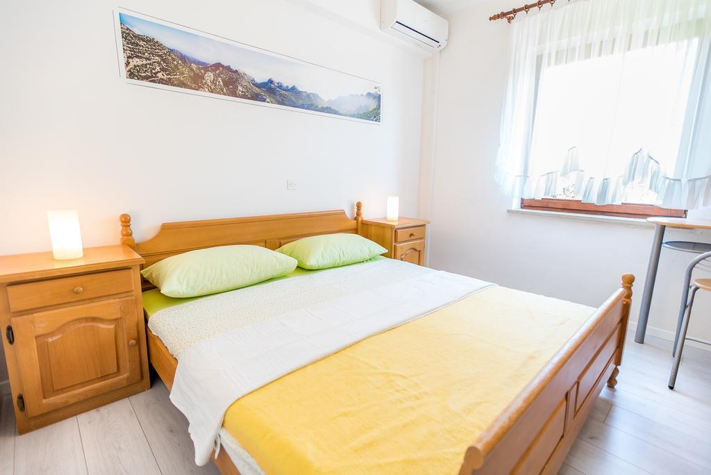 Apartments And Rooms Mare-Monti สตารีกราด-ปาเคลนีซา ภายนอก รูปภาพ