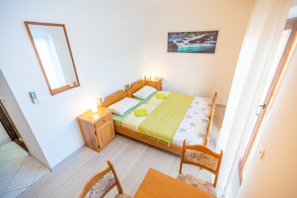 Apartments And Rooms Mare-Monti สตารีกราด-ปาเคลนีซา ภายนอก รูปภาพ