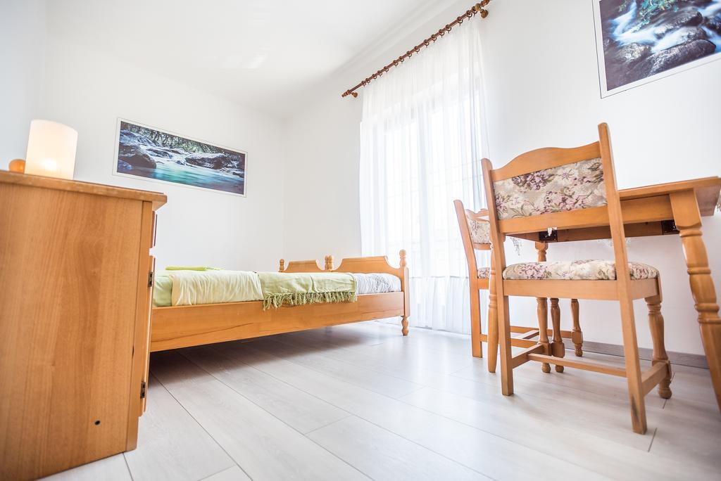 Apartments And Rooms Mare-Monti สตารีกราด-ปาเคลนีซา ภายนอก รูปภาพ