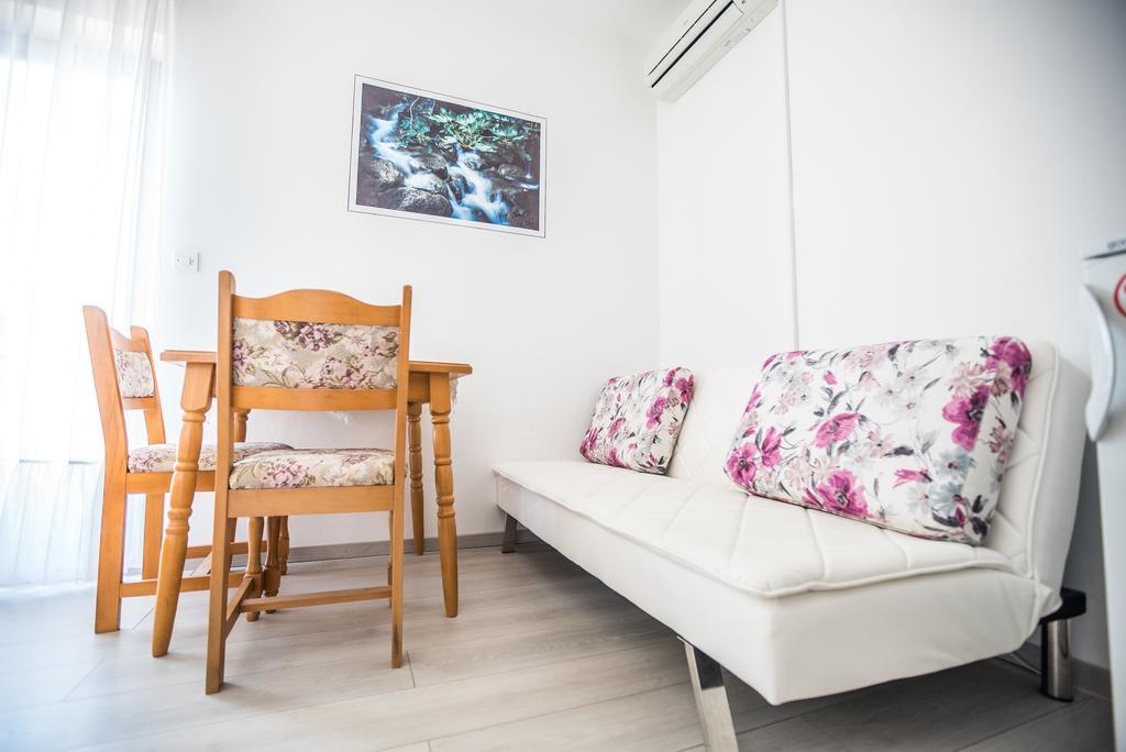 Apartments And Rooms Mare-Monti สตารีกราด-ปาเคลนีซา ภายนอก รูปภาพ