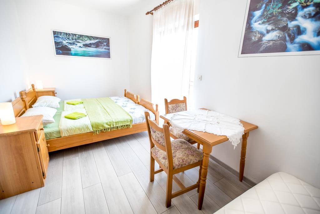 Apartments And Rooms Mare-Monti สตารีกราด-ปาเคลนีซา ภายนอก รูปภาพ