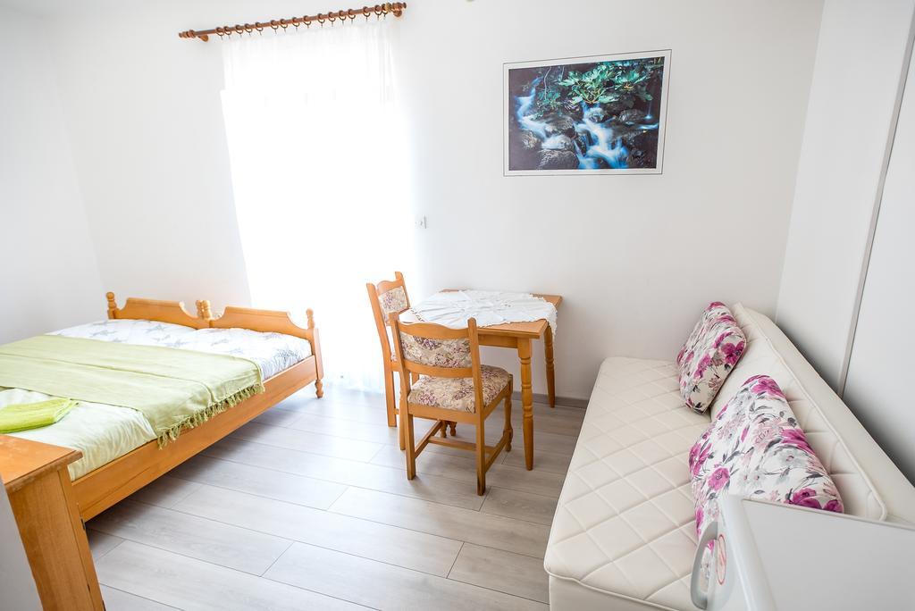 Apartments And Rooms Mare-Monti สตารีกราด-ปาเคลนีซา ภายนอก รูปภาพ