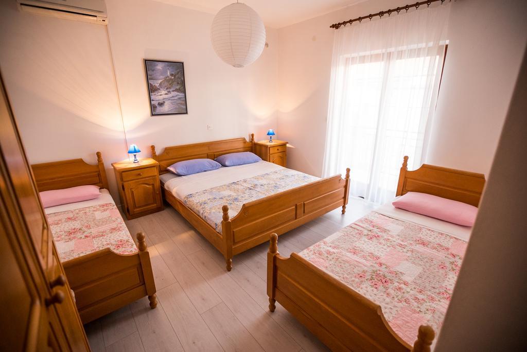 Apartments And Rooms Mare-Monti สตารีกราด-ปาเคลนีซา ภายนอก รูปภาพ