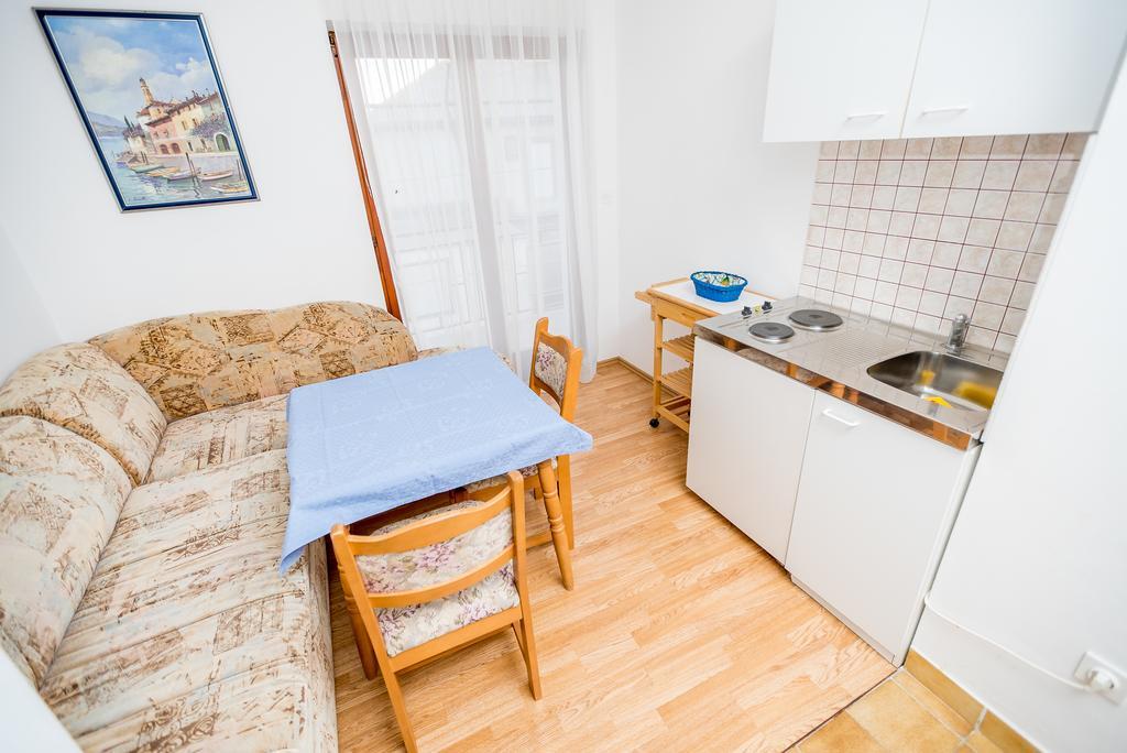 Apartments And Rooms Mare-Monti สตารีกราด-ปาเคลนีซา ภายนอก รูปภาพ