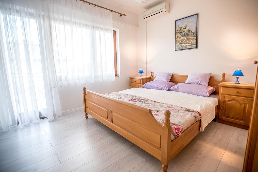 Apartments And Rooms Mare-Monti สตารีกราด-ปาเคลนีซา ภายนอก รูปภาพ
