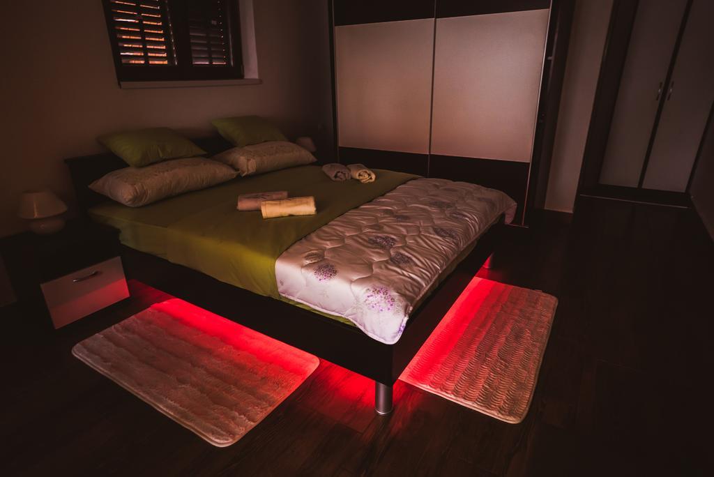 Apartments And Rooms Mare-Monti สตารีกราด-ปาเคลนีซา ภายนอก รูปภาพ