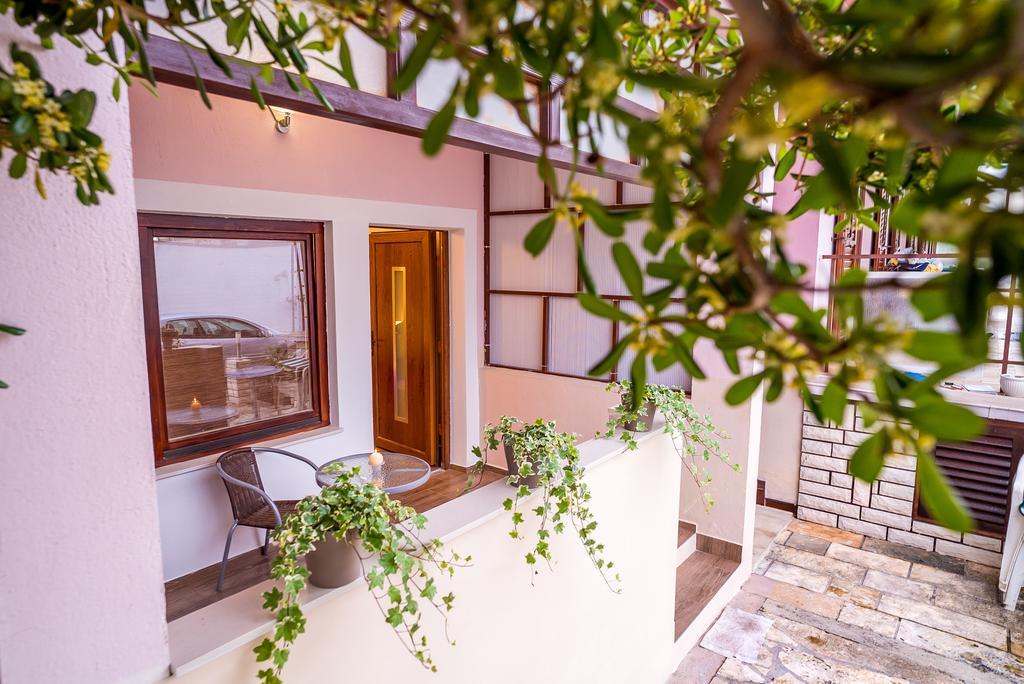 Apartments And Rooms Mare-Monti สตารีกราด-ปาเคลนีซา ภายนอก รูปภาพ