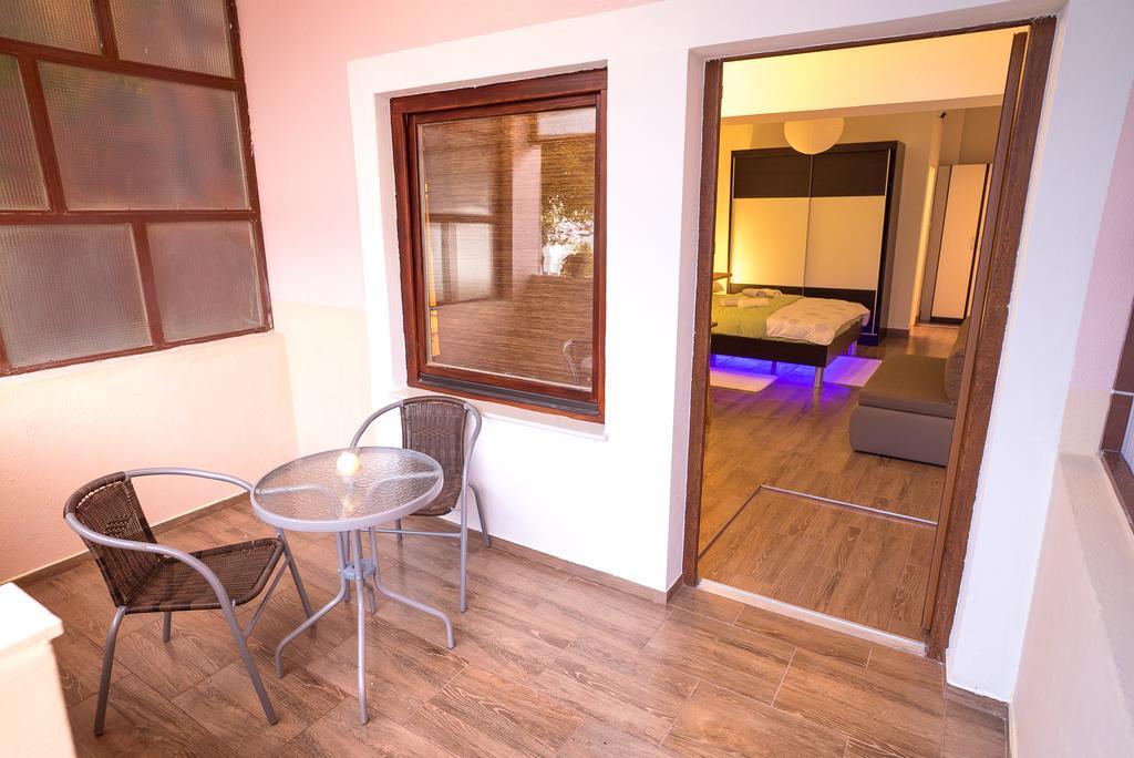 Apartments And Rooms Mare-Monti สตารีกราด-ปาเคลนีซา ภายนอก รูปภาพ