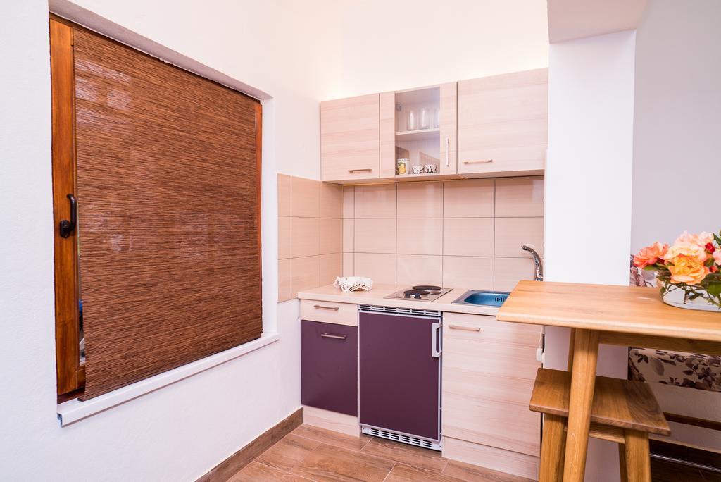 Apartments And Rooms Mare-Monti สตารีกราด-ปาเคลนีซา ภายนอก รูปภาพ